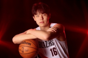 开拓者官博晒出杨瀚森定妆照：第二个NBA赛季即将开启💪