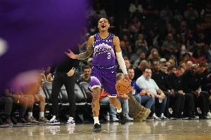 进化了！基昂特&middot;乔治13中7空砍24分9板10助准三双 6失误4犯规